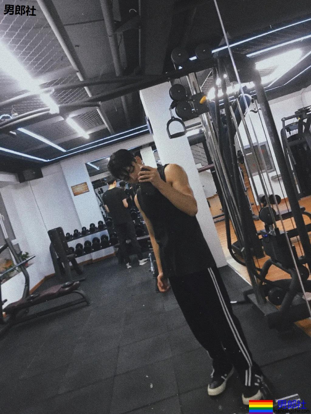 阿娇受伤前曾重金打赏小鲜肉主播!又奶又狼的肌肉小狼狗,太帅了吧! - 51虹马 阿娇受伤前曾重金打赏小鲜肉主播!又奶又狼的肌肉小狼狗,太帅了吧! - 51虹马