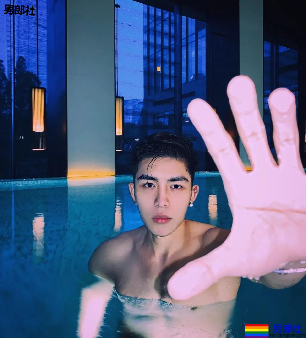 阿娇受伤前曾重金打赏小鲜肉主播!又奶又狼的肌肉小狼狗,太帅了吧! - 51虹马 阿娇受伤前曾重金打赏小鲜肉主播!又奶又狼的肌肉小狼狗,太帅了吧! - 51虹马