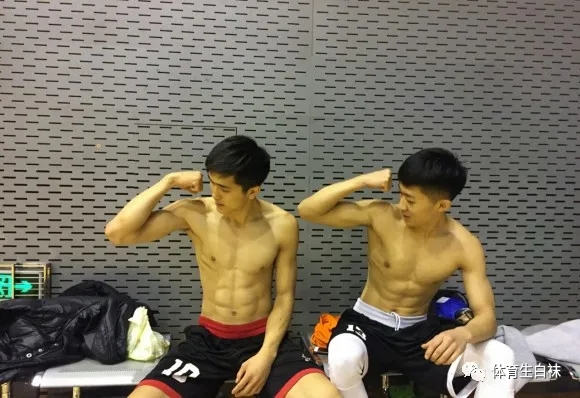 肌肉体育生脚臭是什么样的. - 51虹马 肌肉体育生脚臭是什么样的. - 51虹马