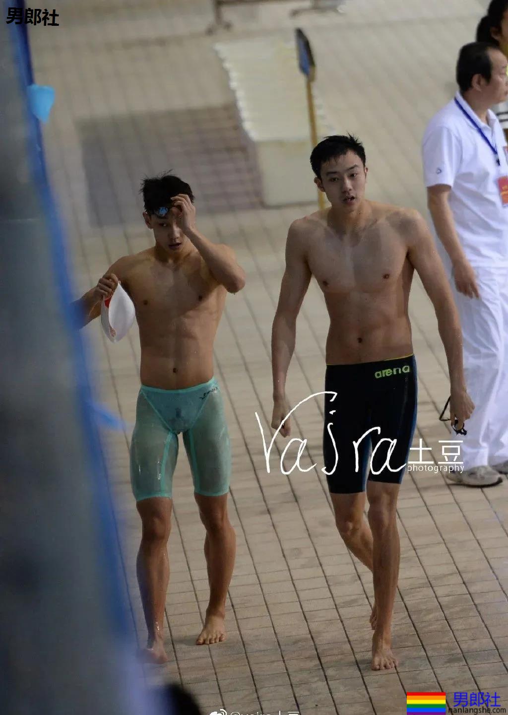 游泳体育生训练，集美们都不淡定了？ - 51虹马