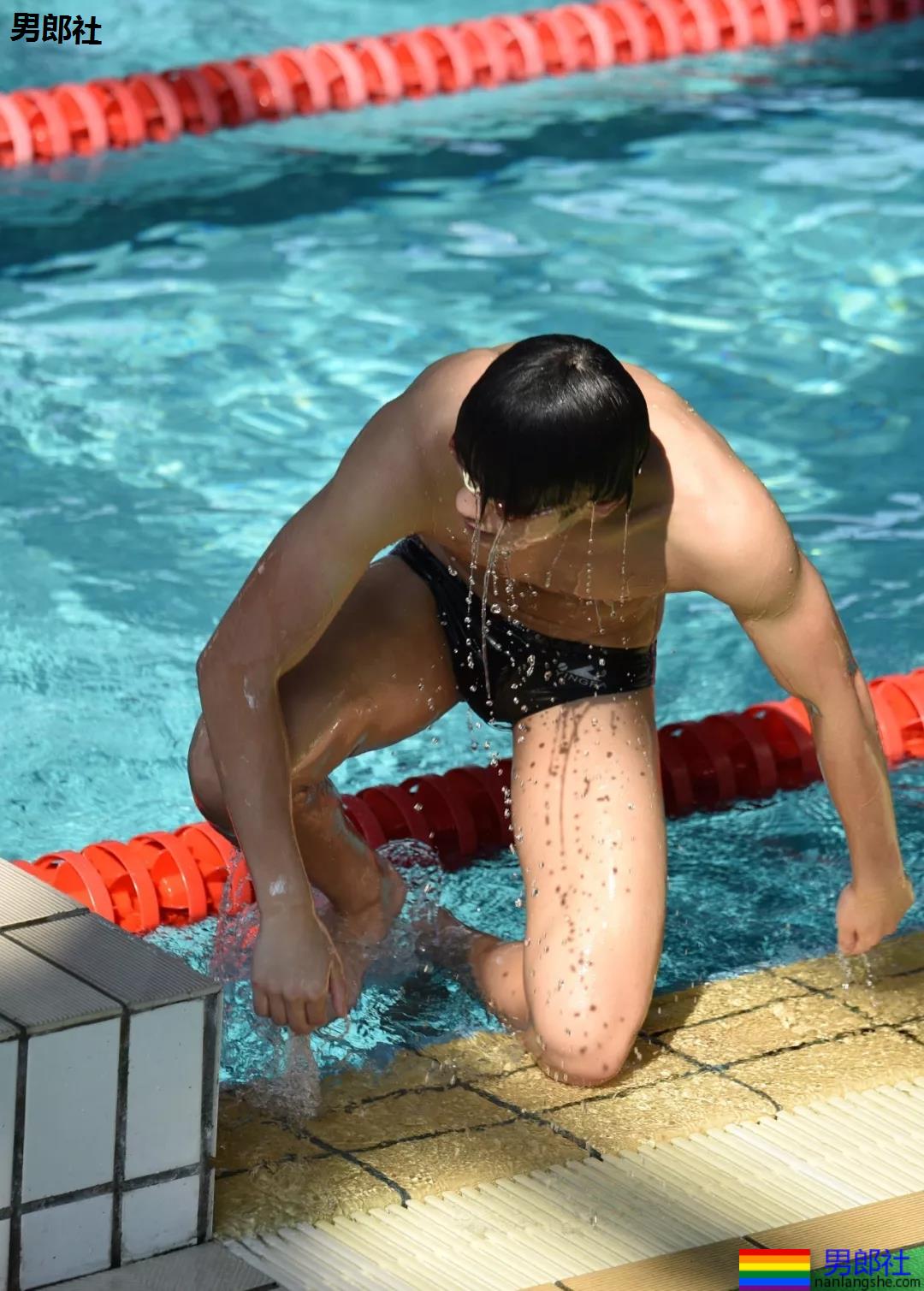 游泳体育生训练，集美们都不淡定了？ - 51虹马