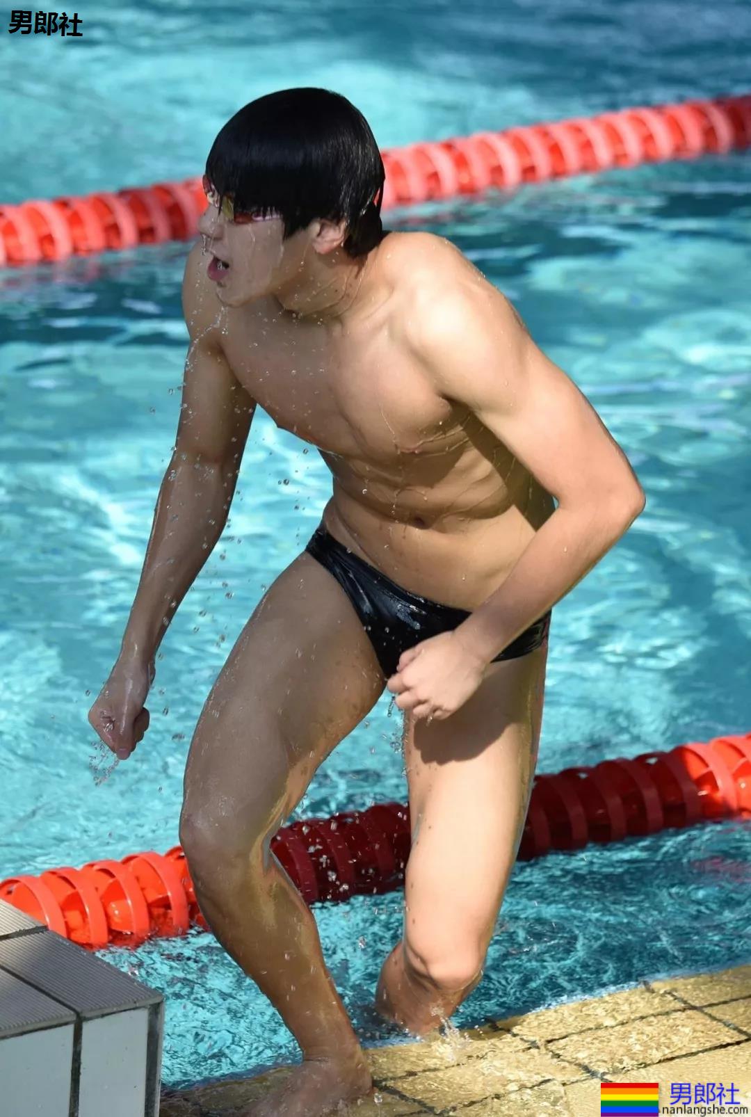 游泳体育生训练，集美们都不淡定了？ - 51虹马