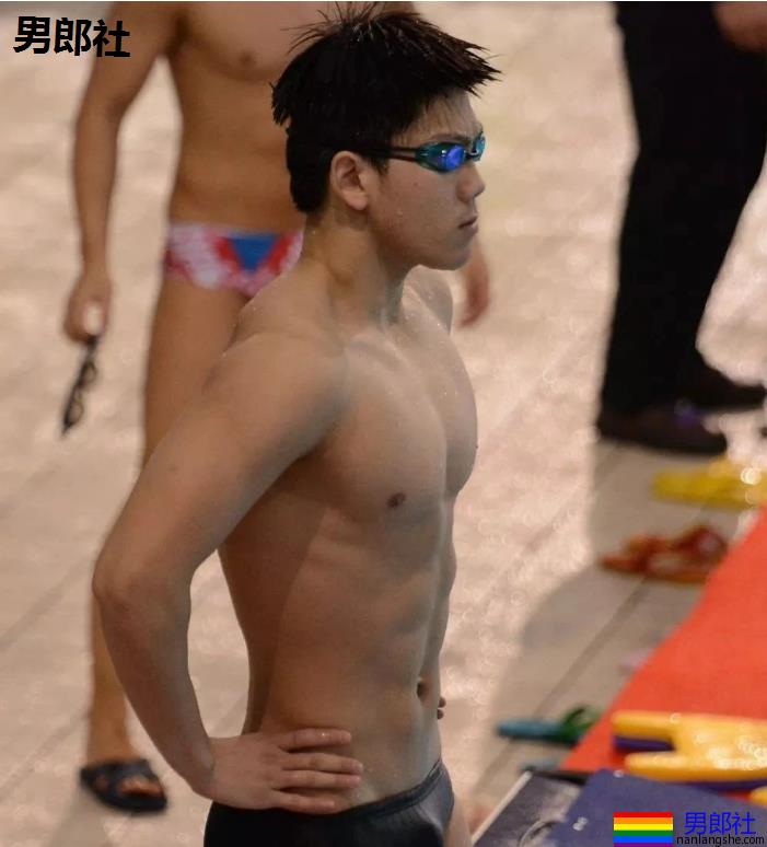 游泳体育生训练，集美们都不淡定了？ - 51虹马