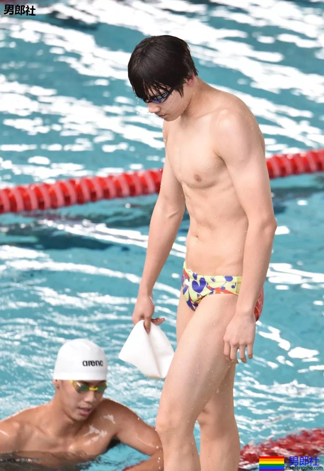 游泳体育生训练，集美们都不淡定了？ - 51虹马