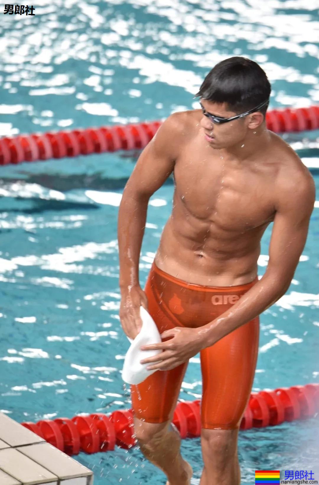 游泳体育生训练，集美们都不淡定了？ - 51虹马