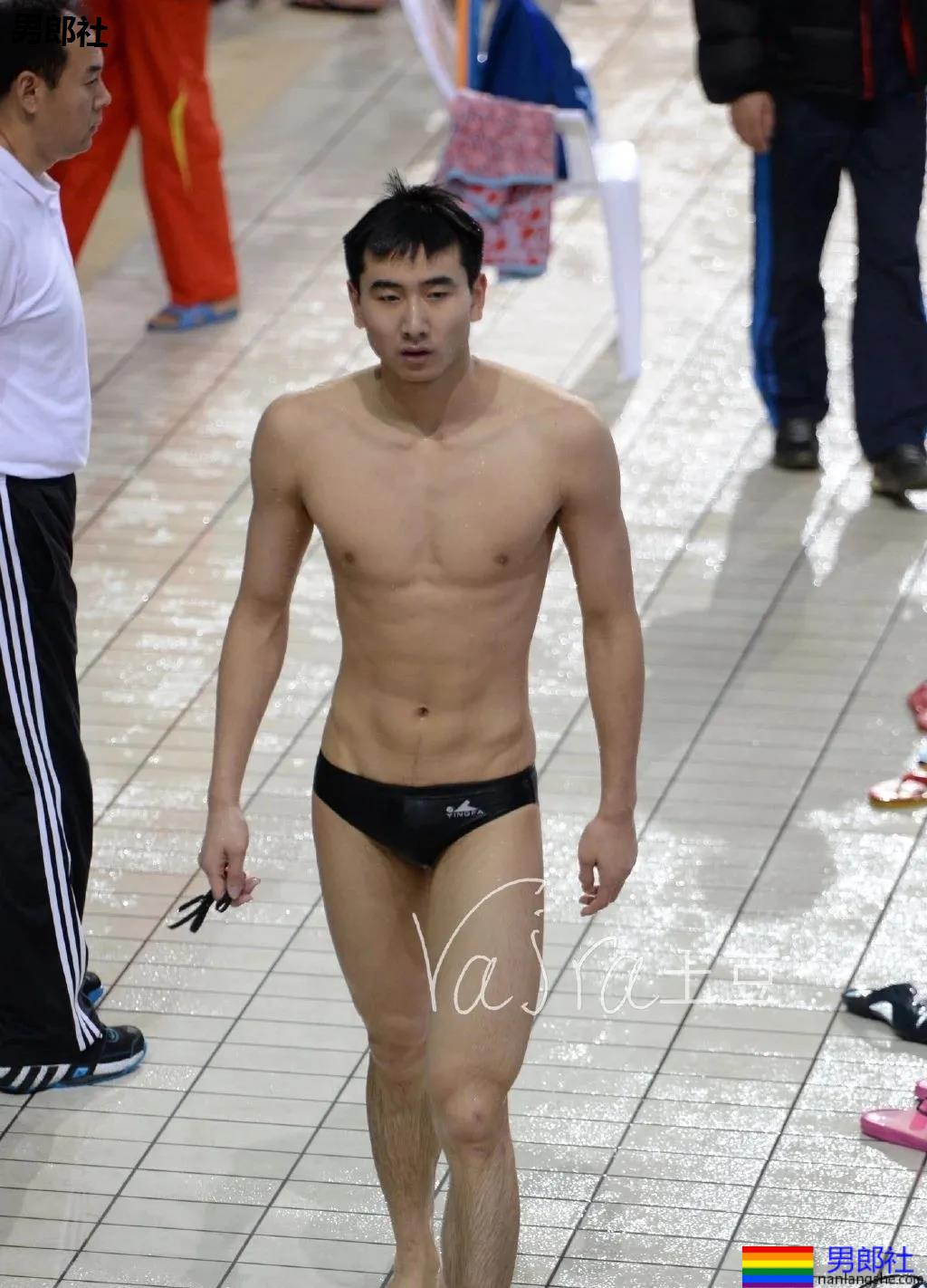 游泳体育生训练，集美们都不淡定了？ - 51虹马