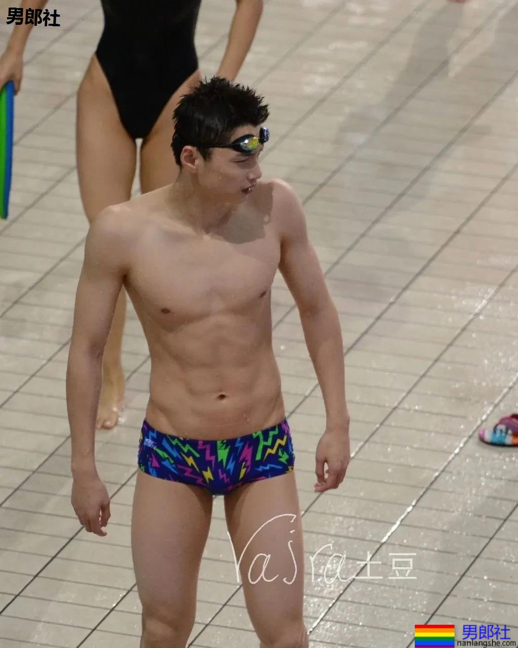 游泳体育生训练，集美们都不淡定了？ - 51虹马