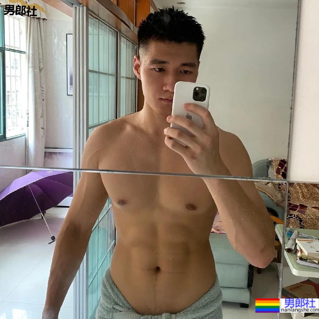 寸头肌肉特警小哥火了，这硬核写真治好了网友的性冷淡！ - 51虹马