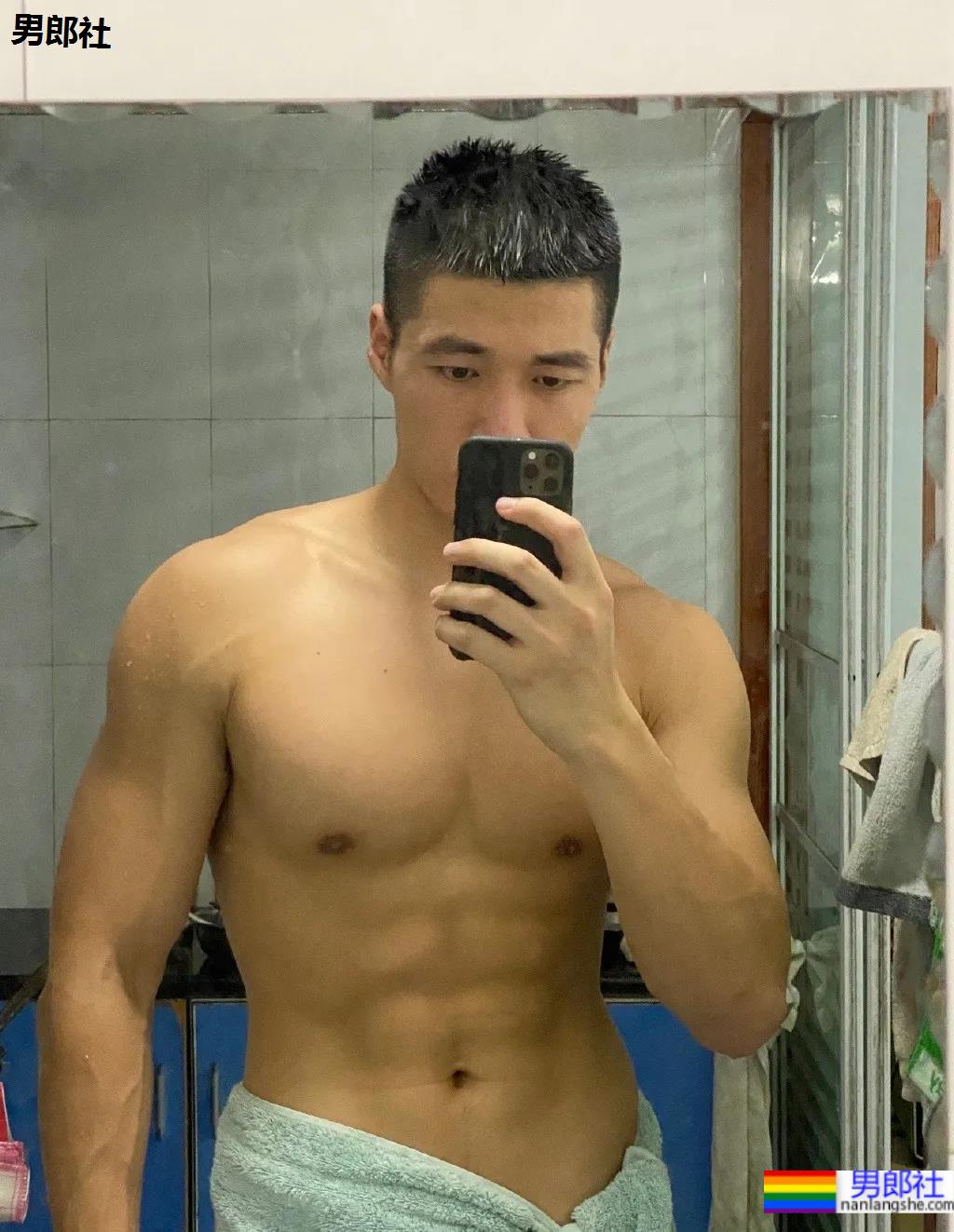 寸头肌肉特警小哥火了，这硬核写真治好了网友的性冷淡！ - 51虹马