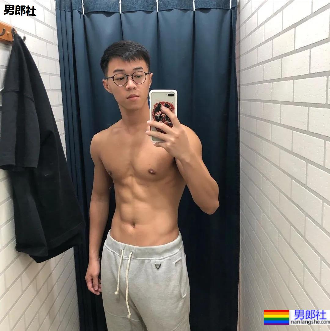 养鸟男生拍肌肉运动写真，这身材也太可了！-51虹马