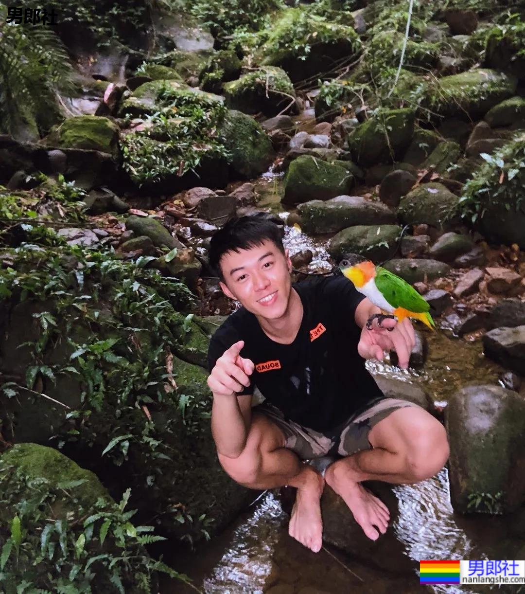 养鸟男生拍肌肉运动写真，这身材也太可了！ - 51虹马