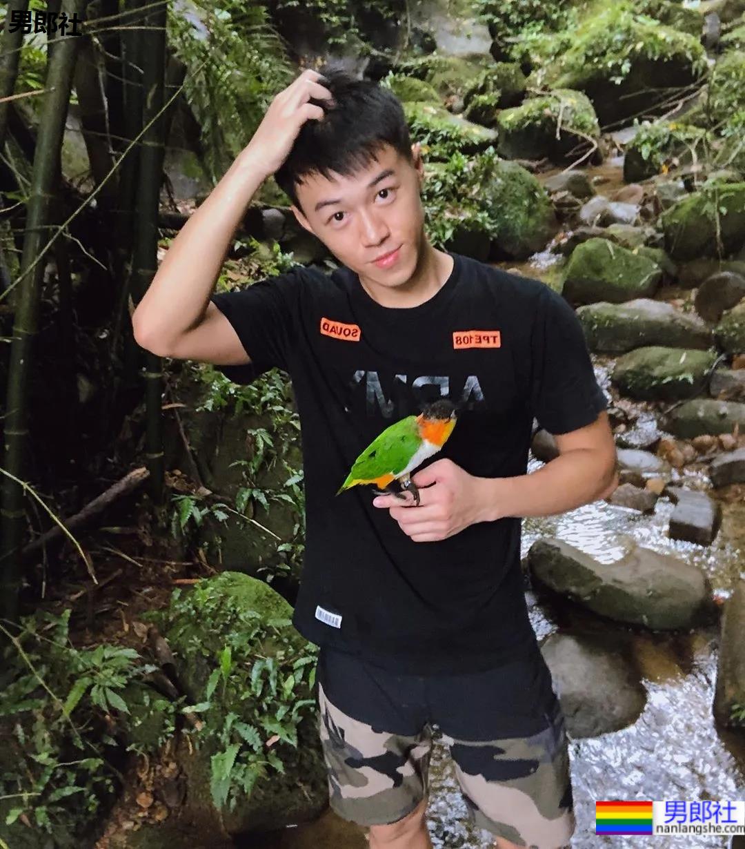 养鸟男生拍肌肉运动写真，这身材也太可了！ - 51虹马