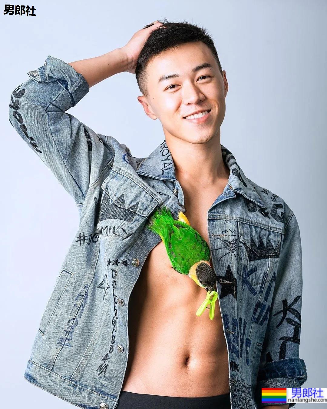 养鸟男生拍肌肉运动写真，这身材也太可了！ - 51虹马