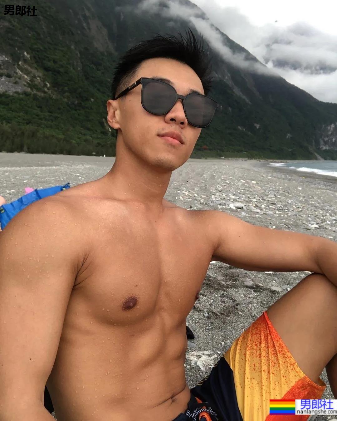 养鸟男生拍肌肉运动写真，这身材也太可了！ - 51虹马