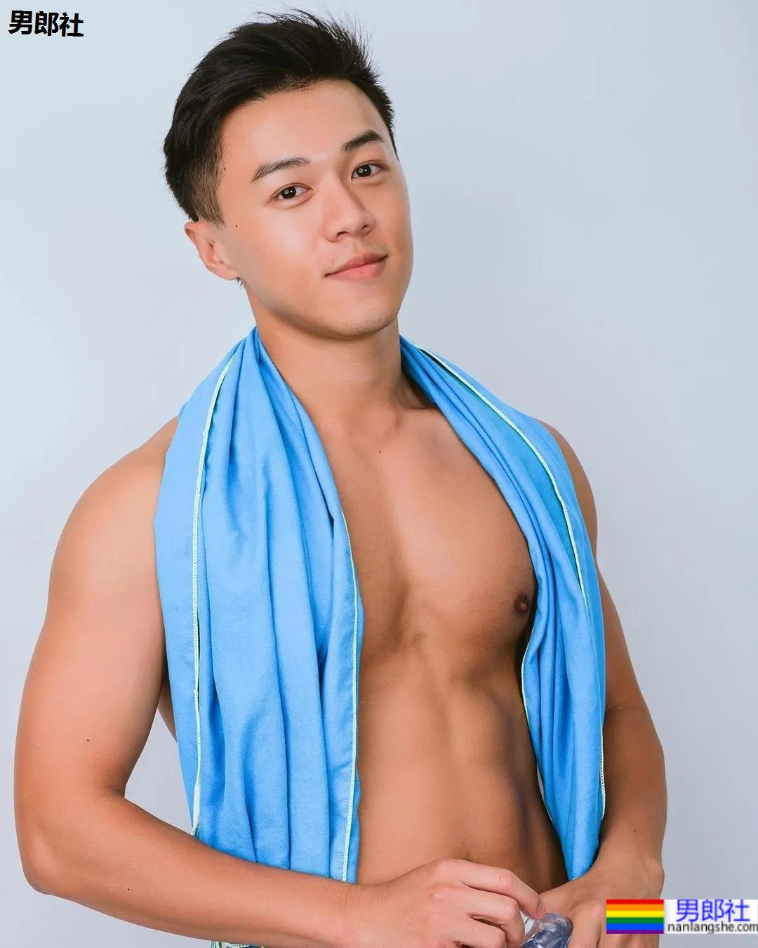 养鸟男生拍肌肉运动写真，这身材也太可了！ - 51虹马