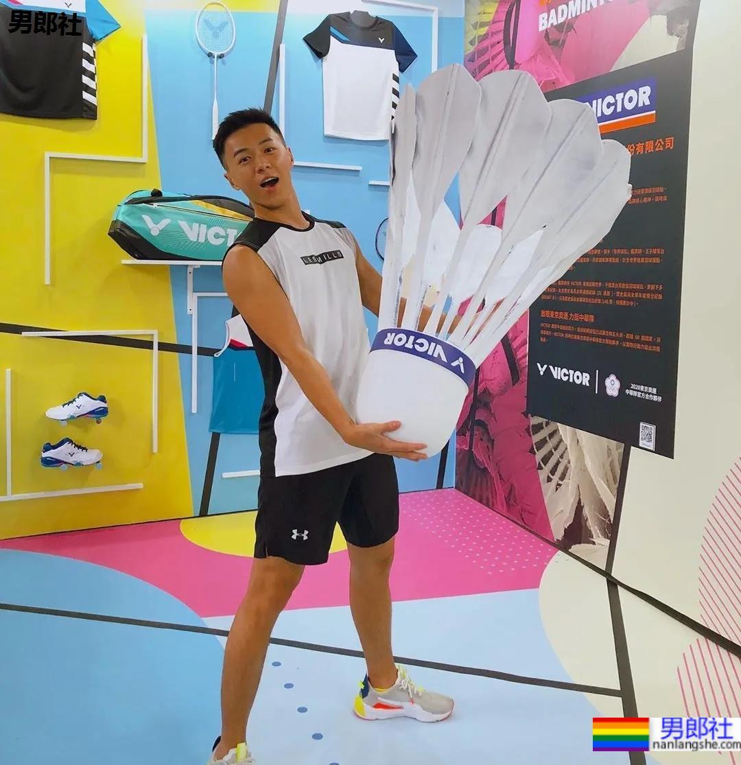 养鸟男生拍肌肉运动写真，这身材也太可了！ - 51虹马