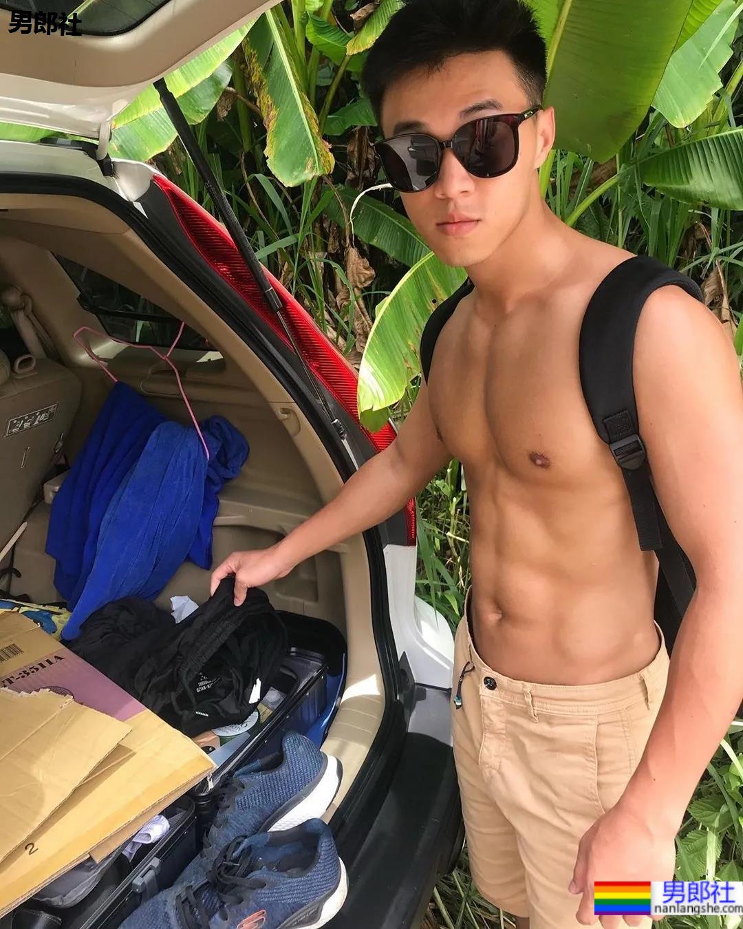 养鸟男生拍肌肉运动写真，这身材也太可了！ - 51虹马