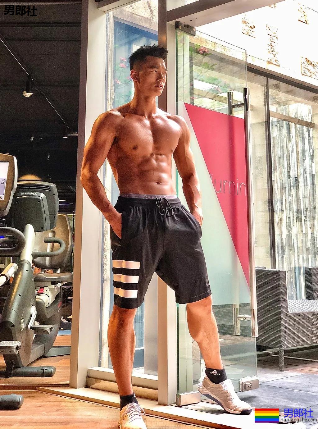 长腿腱子肉体育生,这身子也太馋了!-51虹马