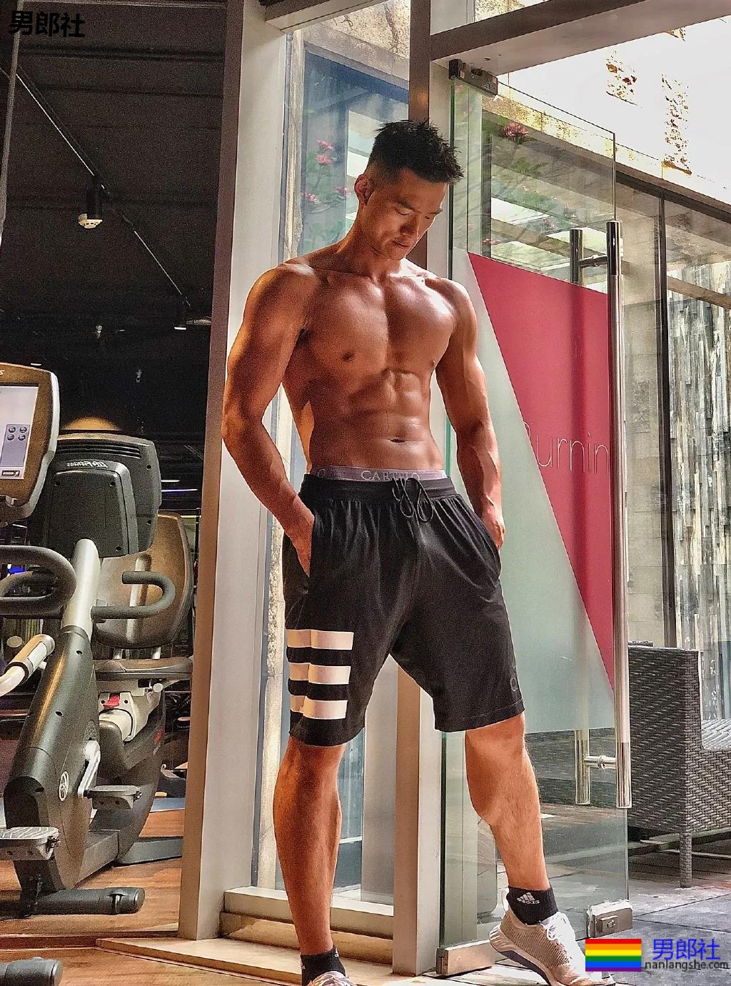 长腿腱子肉体育生,这身子也太馋了! - 51虹马 长腿腱子肉体育生,这身子也太馋了! - 51虹马