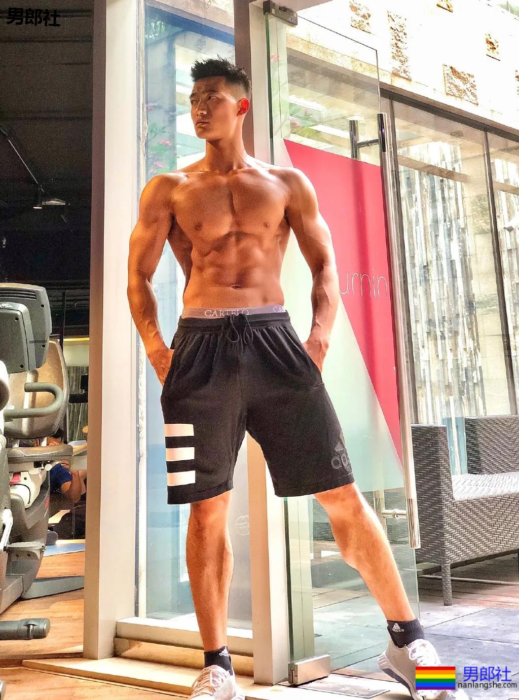 长腿腱子肉体育生,这身子也太馋了! - 51虹马 长腿腱子肉体育生,这身子也太馋了! - 51虹马