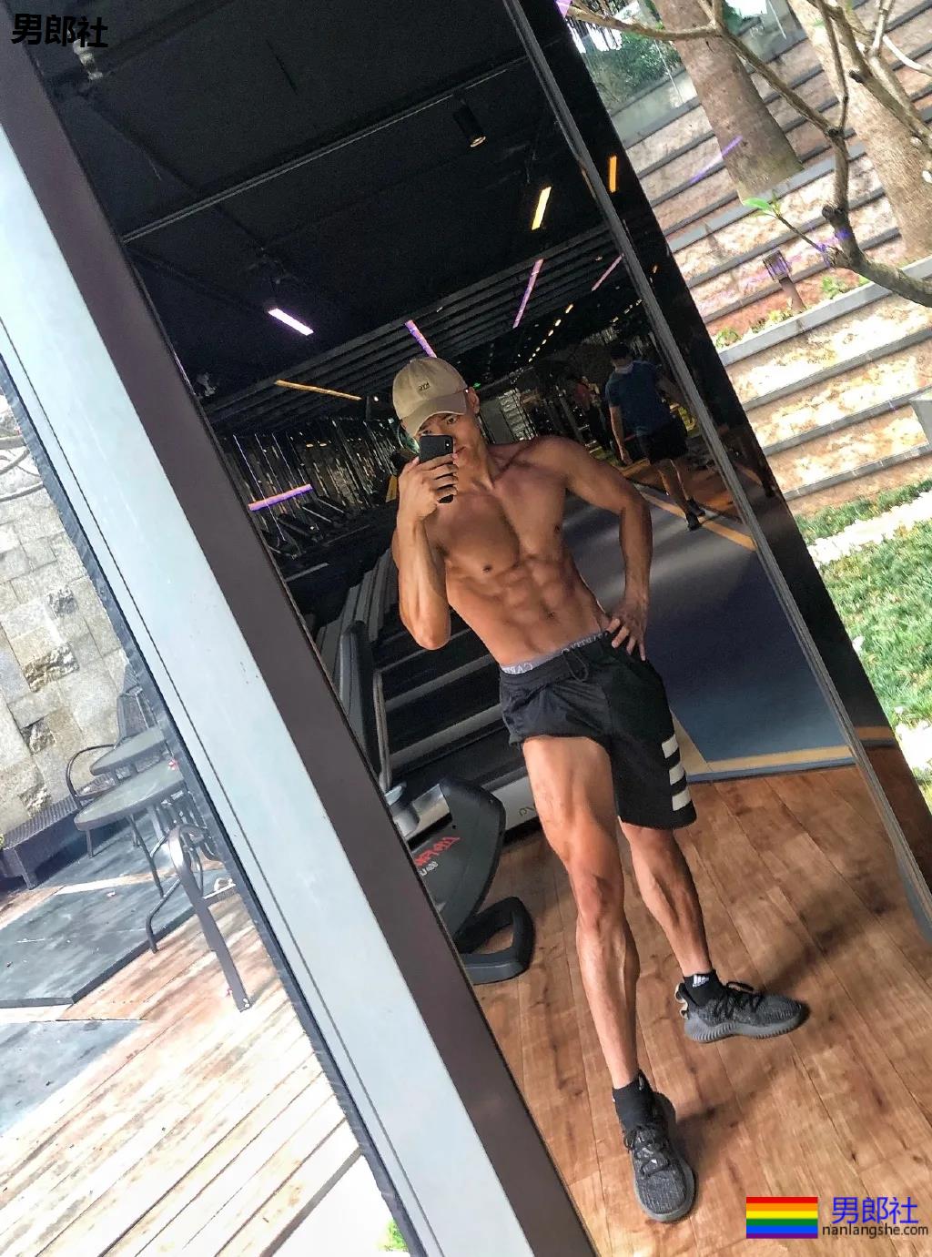 长腿腱子肉体育生,这身子也太馋了! - 51虹马 长腿腱子肉体育生,这身子也太馋了! - 51虹马