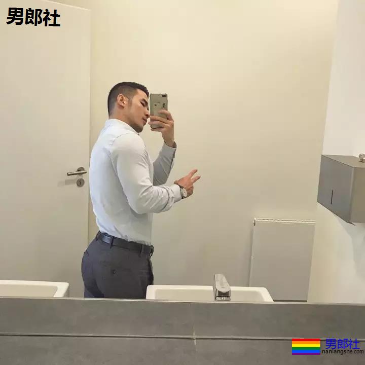 正装翘臀熟男自拍生图一览，这身材有谁抗得住？-51虹马