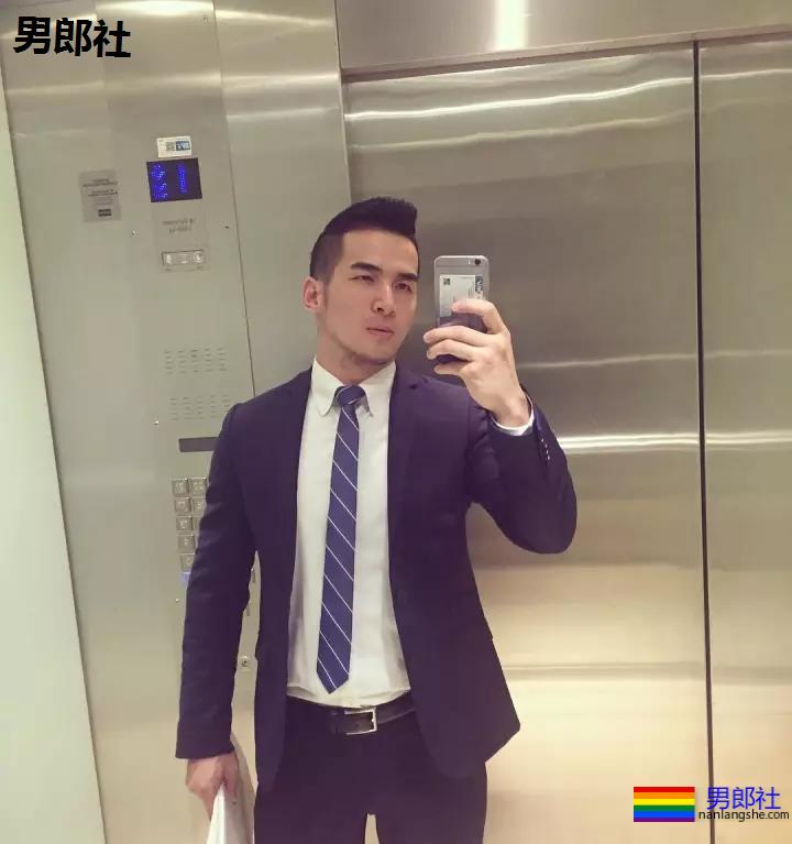 正装翘臀熟男自拍生图一览，这身材有谁抗得住？ - 51虹马