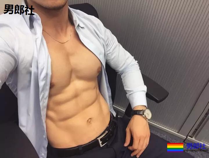 正装翘臀熟男自拍生图一览，这身材有谁抗得住？ - 51虹马