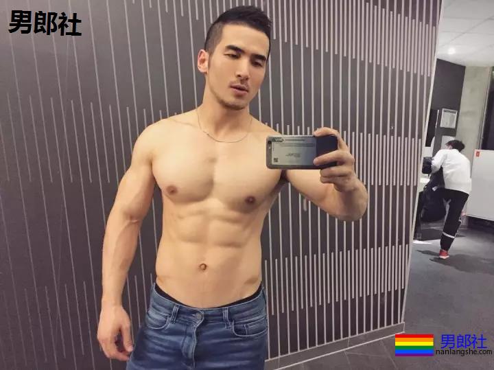 正装翘臀熟男自拍生图一览，这身材有谁抗得住？ - 51虹马