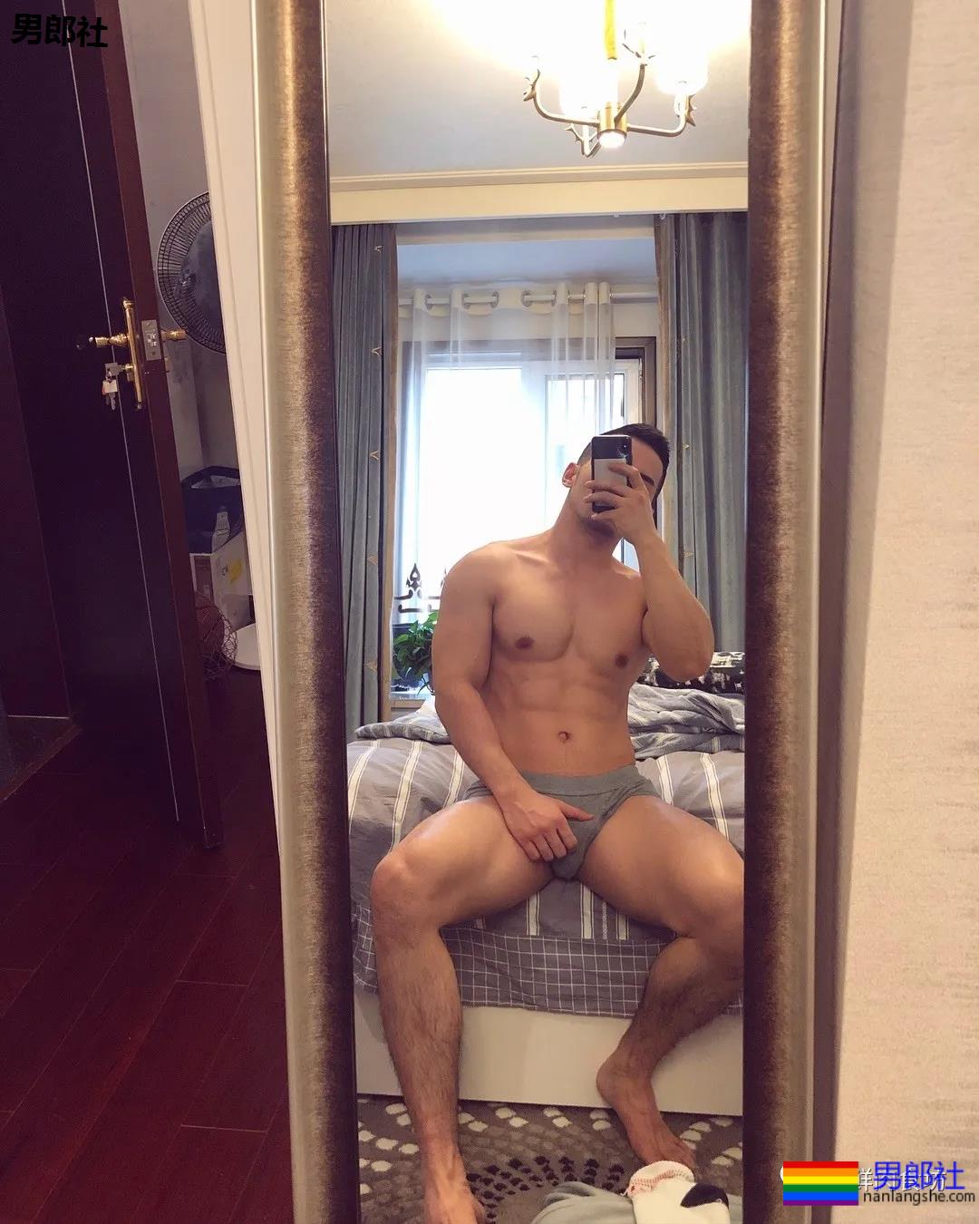 正装翘臀熟男自拍生图一览，这身材有谁抗得住？ - 51虹马