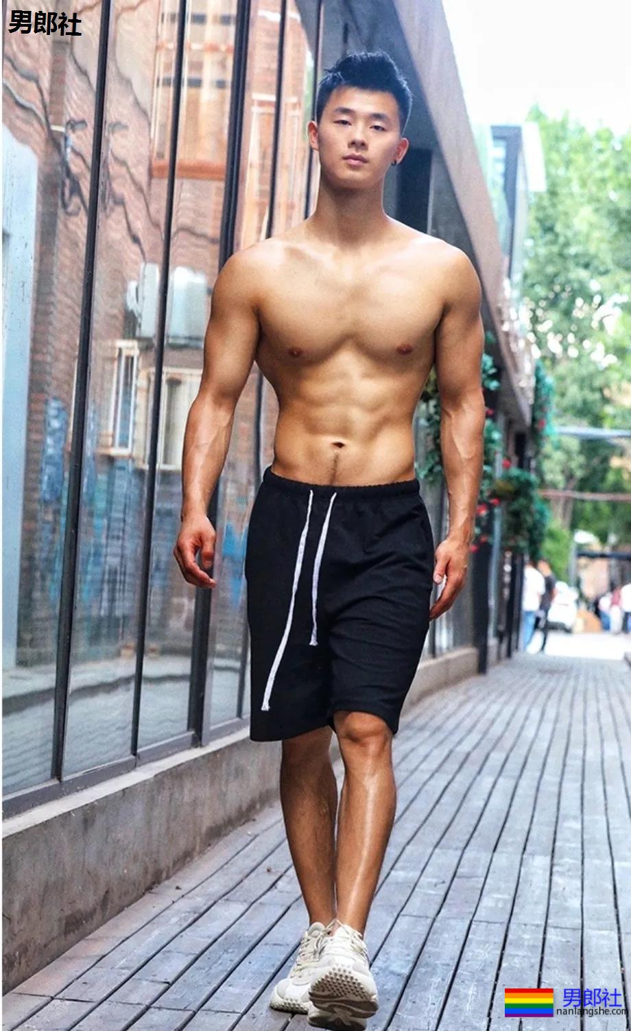 北体大单眼皮肌肉小哥，撞脸《想见你》施柏宇，有点心动！ - 51虹马