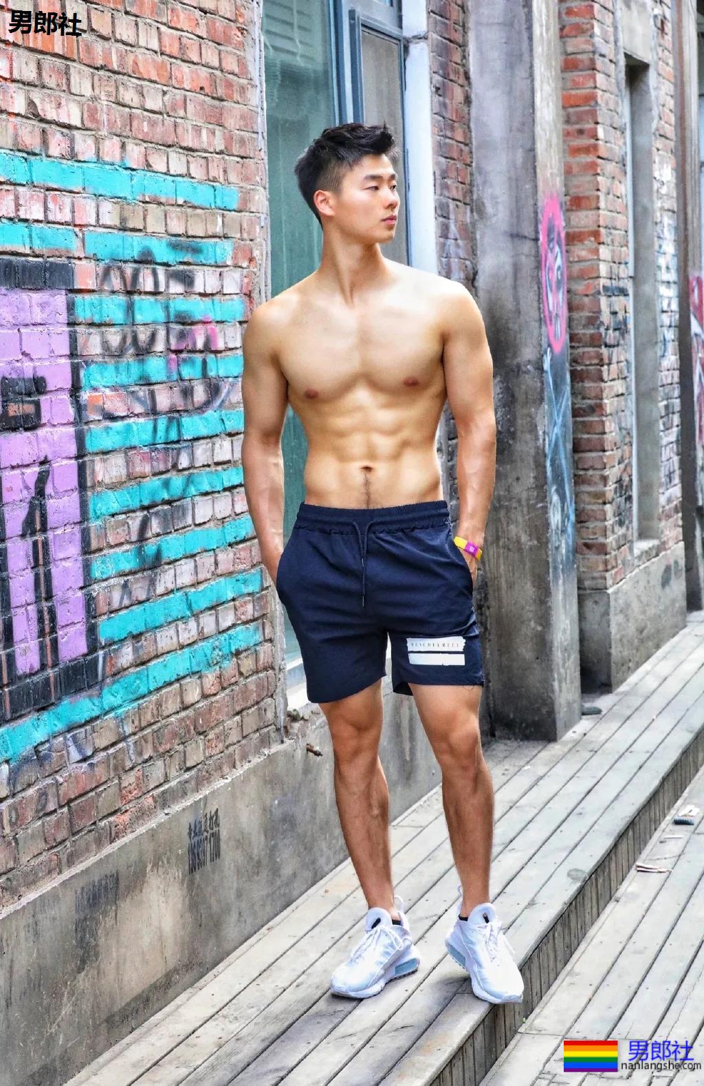 北体大单眼皮肌肉小哥，撞脸《想见你》施柏宇，有点心动！ - 51虹马