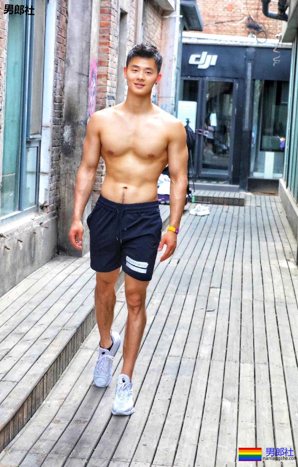 北体大单眼皮肌肉小哥，撞脸《想见你》施柏宇，有点心动！ - 51虹马