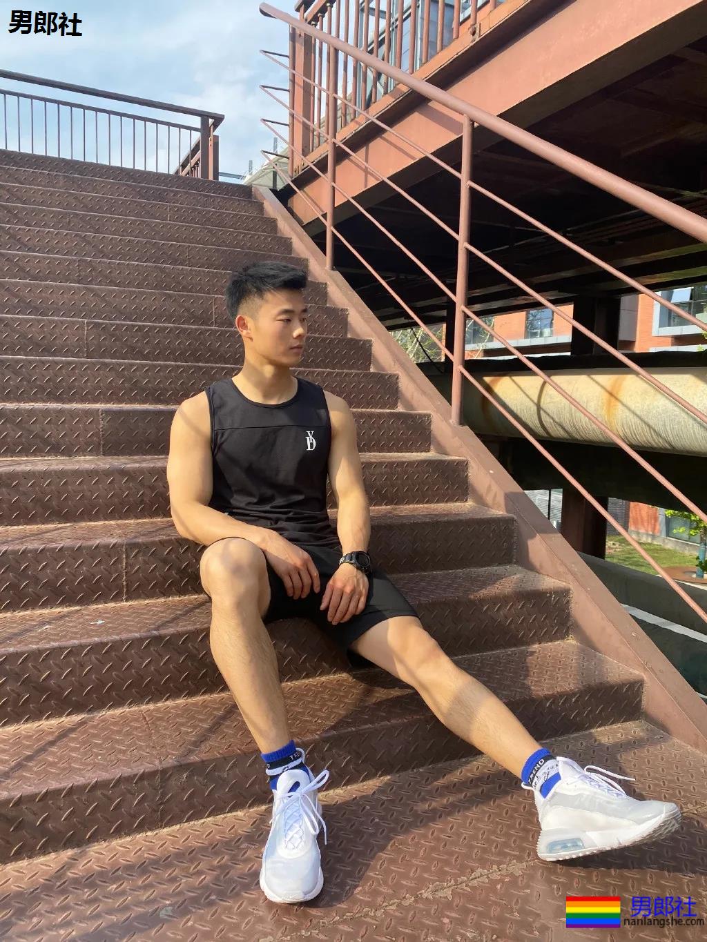 北体大单眼皮肌肉小哥，撞脸《想见你》施柏宇，有点心动！ - 51虹马