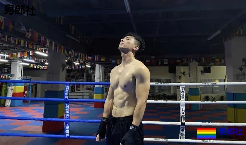 九头身长腿健身小哥，这身材比例谁又可了？-51虹马