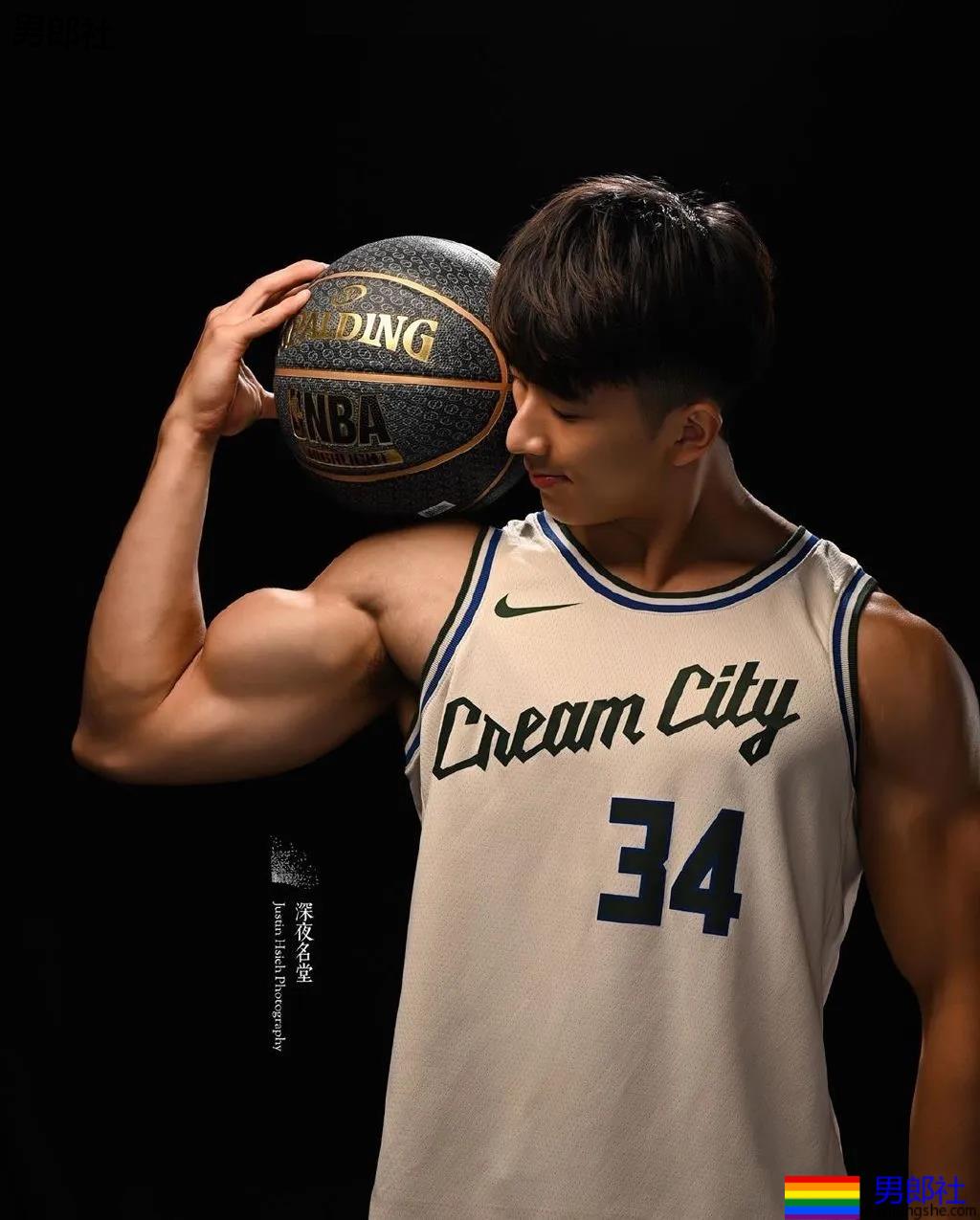 健身私教腹肌照被疯传!童颜小奶狗成功蜕变肌肉先生! - 51虹马 健身私教腹肌照被疯传!童颜小奶狗成功蜕变肌肉先生! - 51虹马