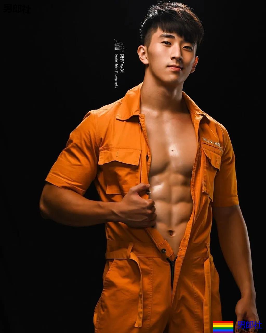 健身私教腹肌照被疯传!童颜小奶狗成功蜕变肌肉先生! - 51虹马 健身私教腹肌照被疯传!童颜小奶狗成功蜕变肌肉先生! - 51虹马