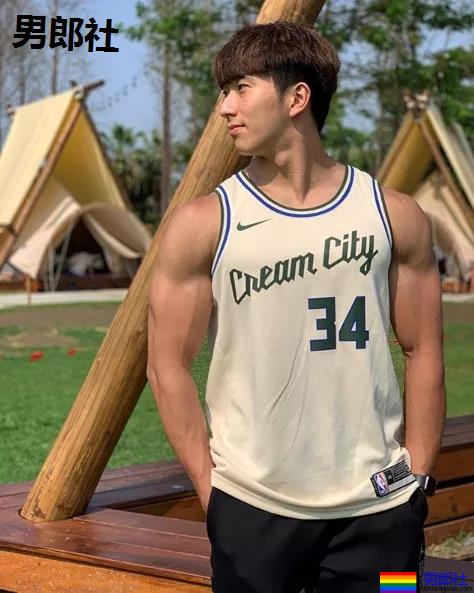 健身私教腹肌照被疯传!童颜小奶狗成功蜕变肌肉先生! - 51虹马 健身私教腹肌照被疯传!童颜小奶狗成功蜕变肌肉先生! - 51虹马