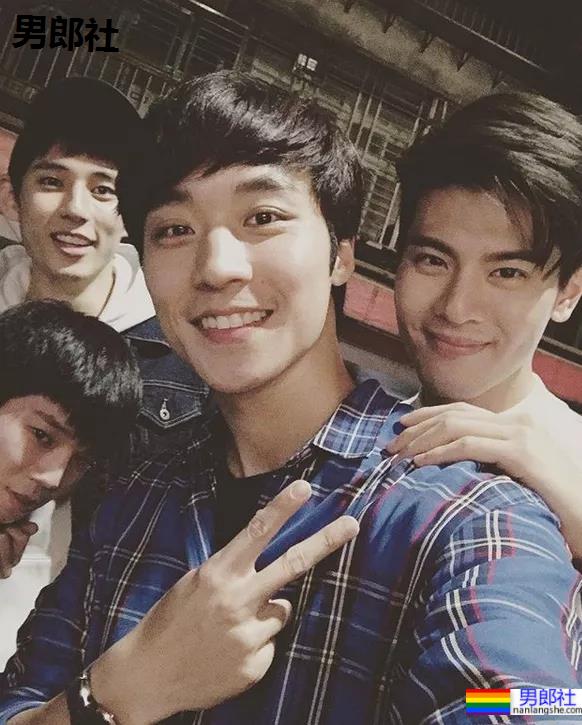 腹肌男神卞庆华自慰飞机流出后最新专访视频来了，太尴尬了！ - 51虹马