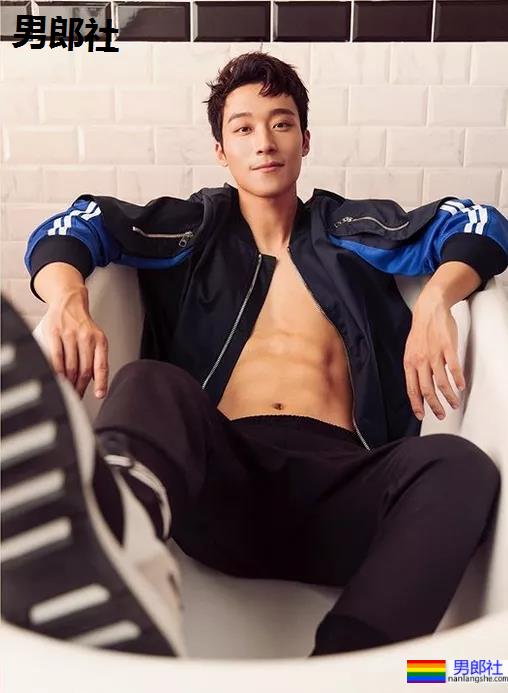 腹肌男神卞庆华自慰飞机流出后最新专访视频来了，太尴尬了！ - 51虹马