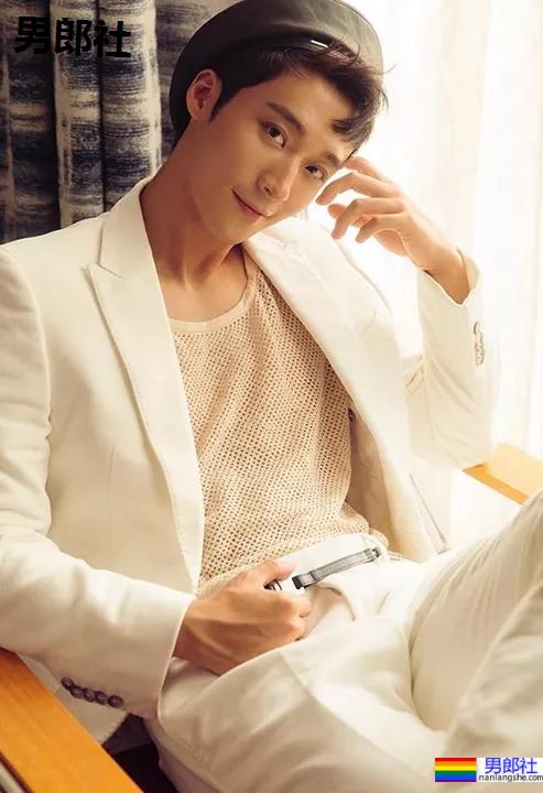 腹肌男神卞庆华自慰飞机流出后最新专访视频来了，太尴尬了！ - 51虹马