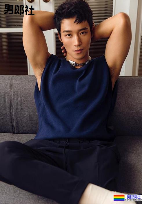 腹肌男神卞庆华自慰飞机流出后最新专访视频来了，太尴尬了！ - 51虹马