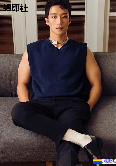 腹肌男神卞庆华自慰飞机流出后最新专访视频来了，太尴尬了！ - 51虹马