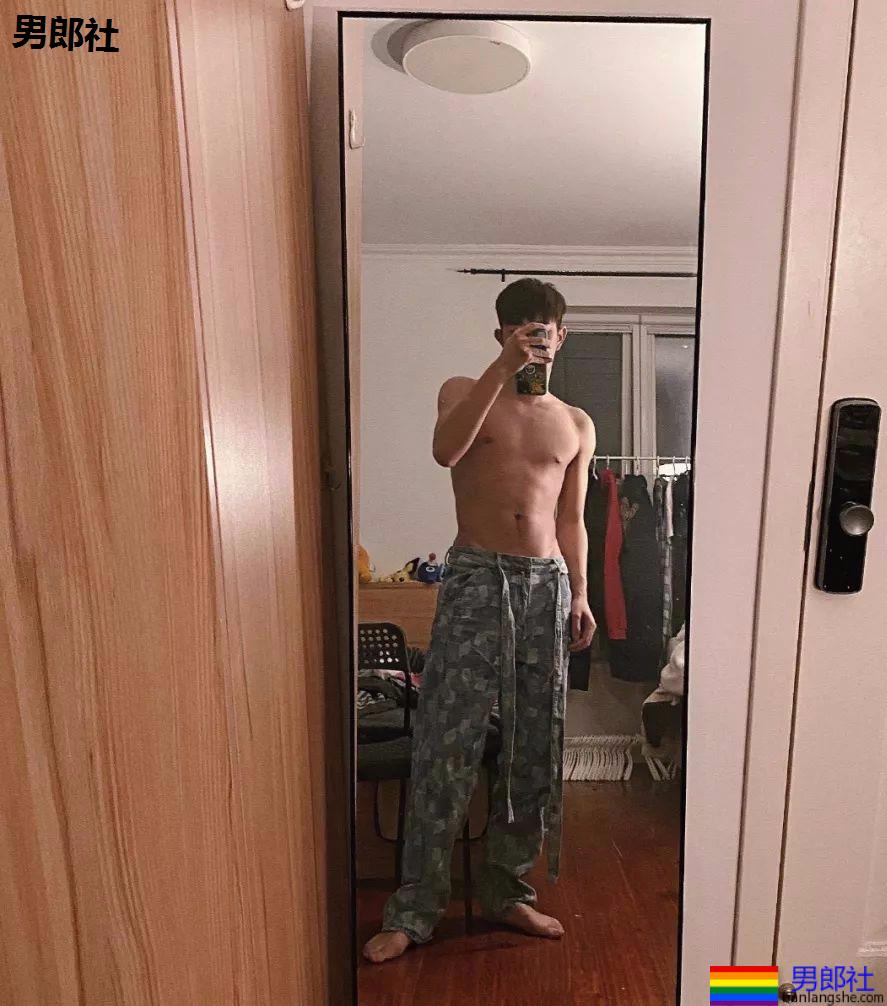 小哥哥的腹肌，好好看~~ - 51虹马