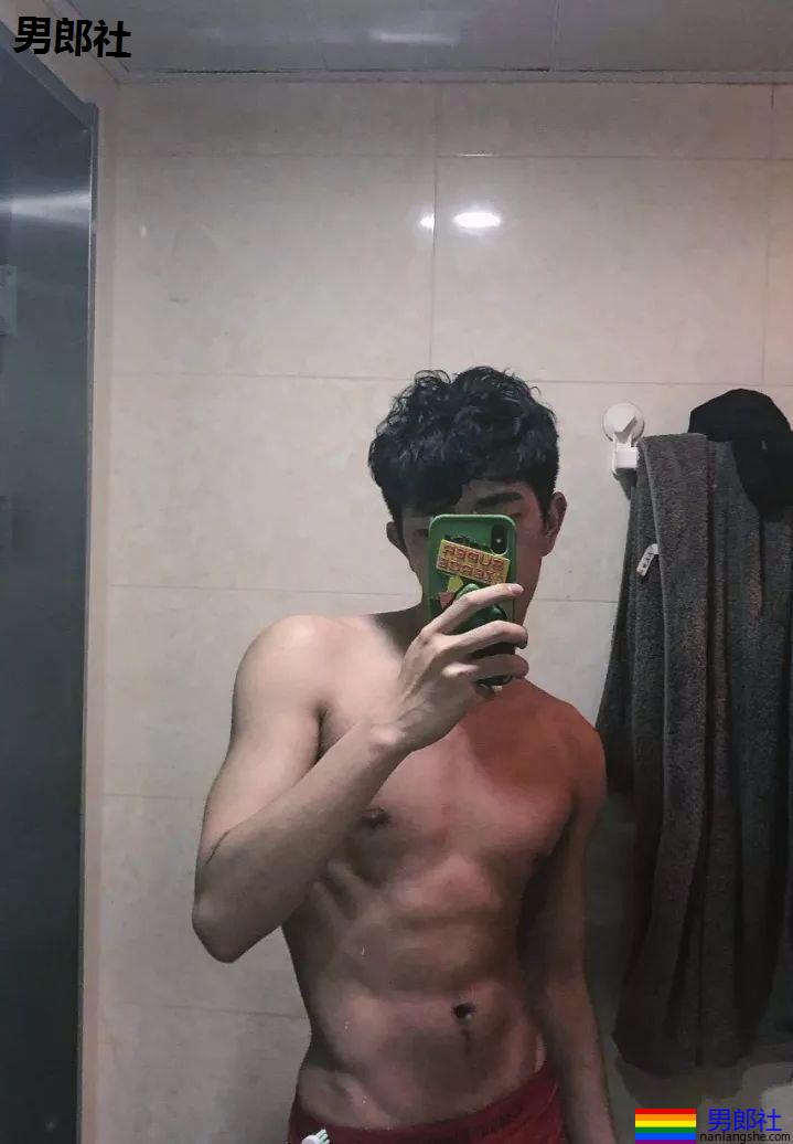 小哥哥的腹肌，好好看~~ - 51虹马