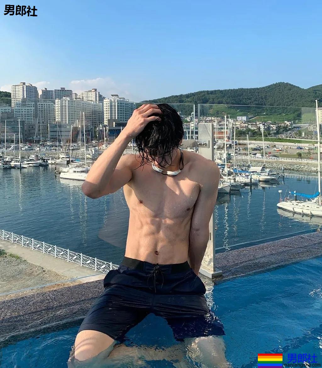 2枚体院男孩，你选谁？ - 51虹马