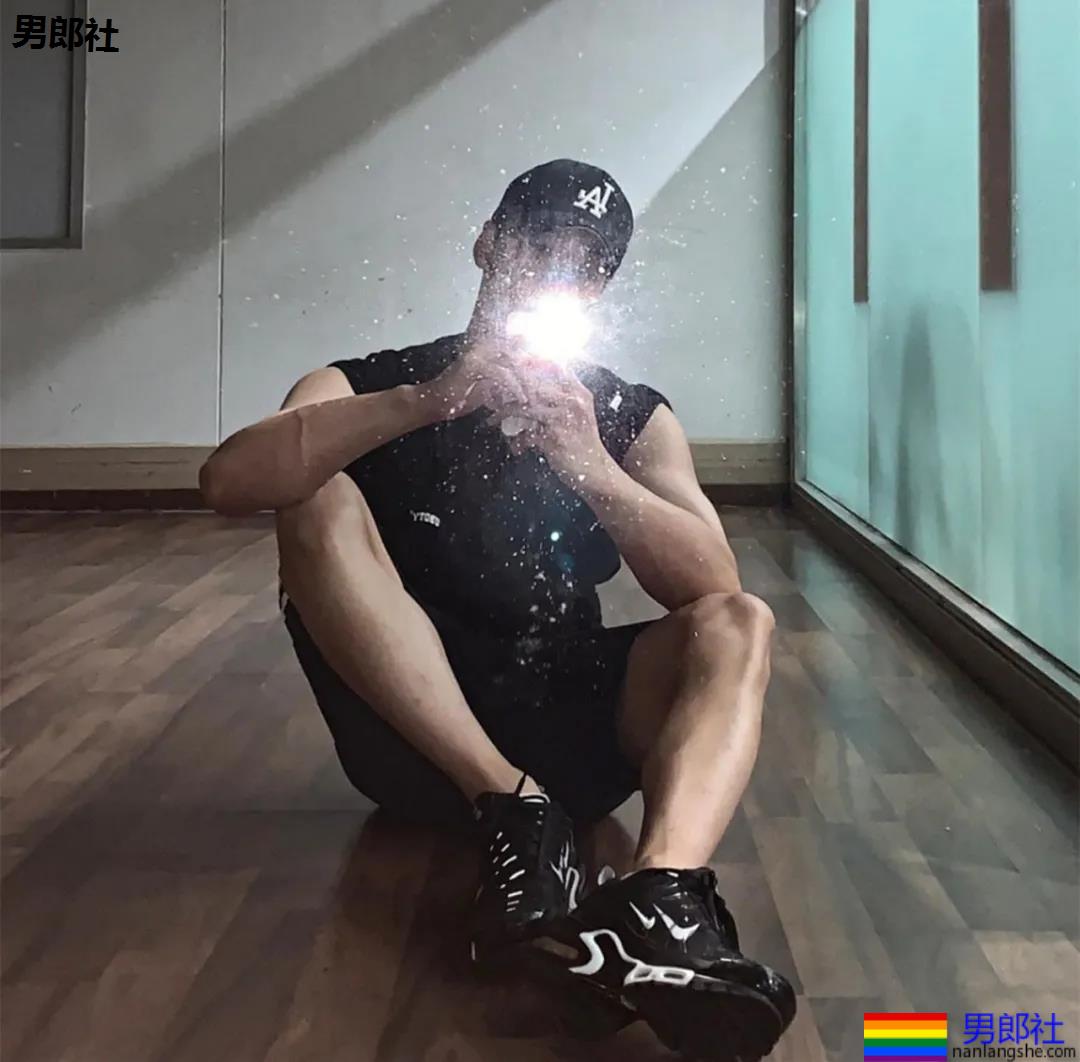 2枚体院男孩，你选谁？ - 51虹马