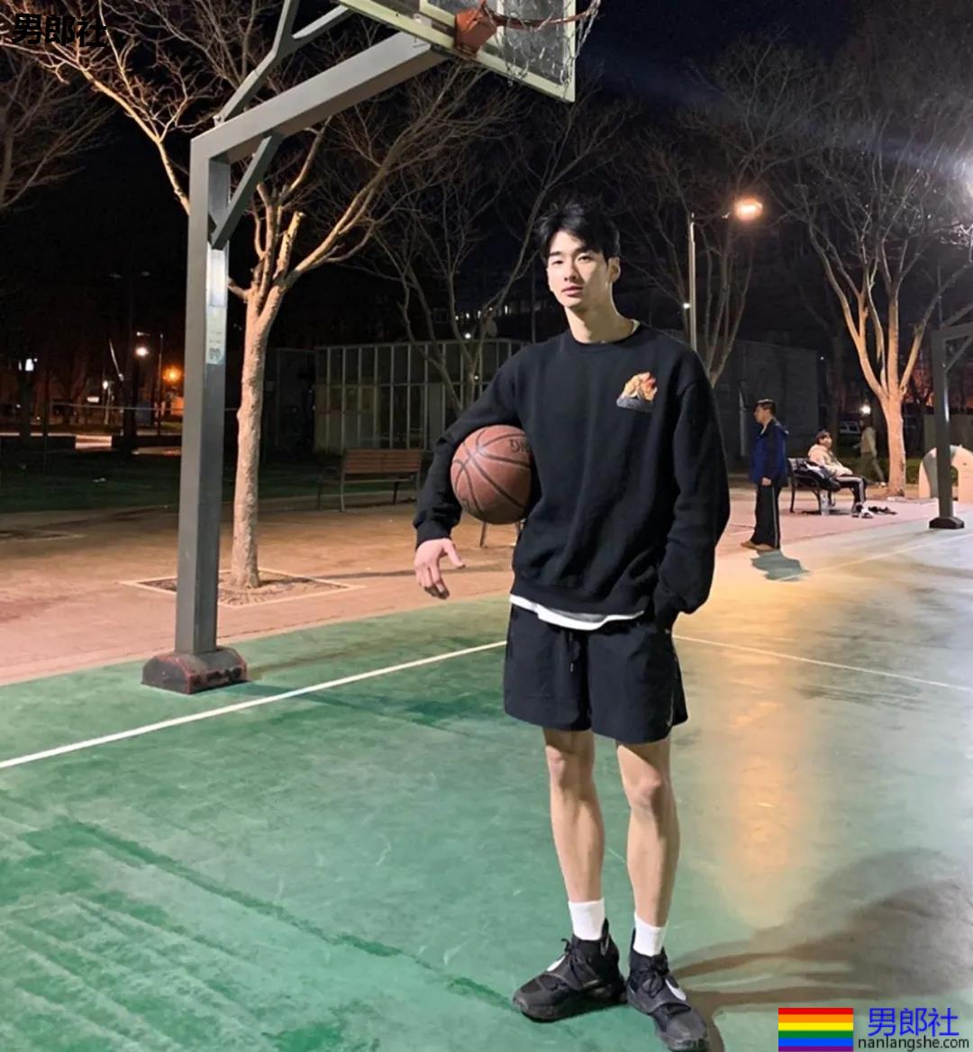 2枚体院男孩，你选谁？ - 51虹马