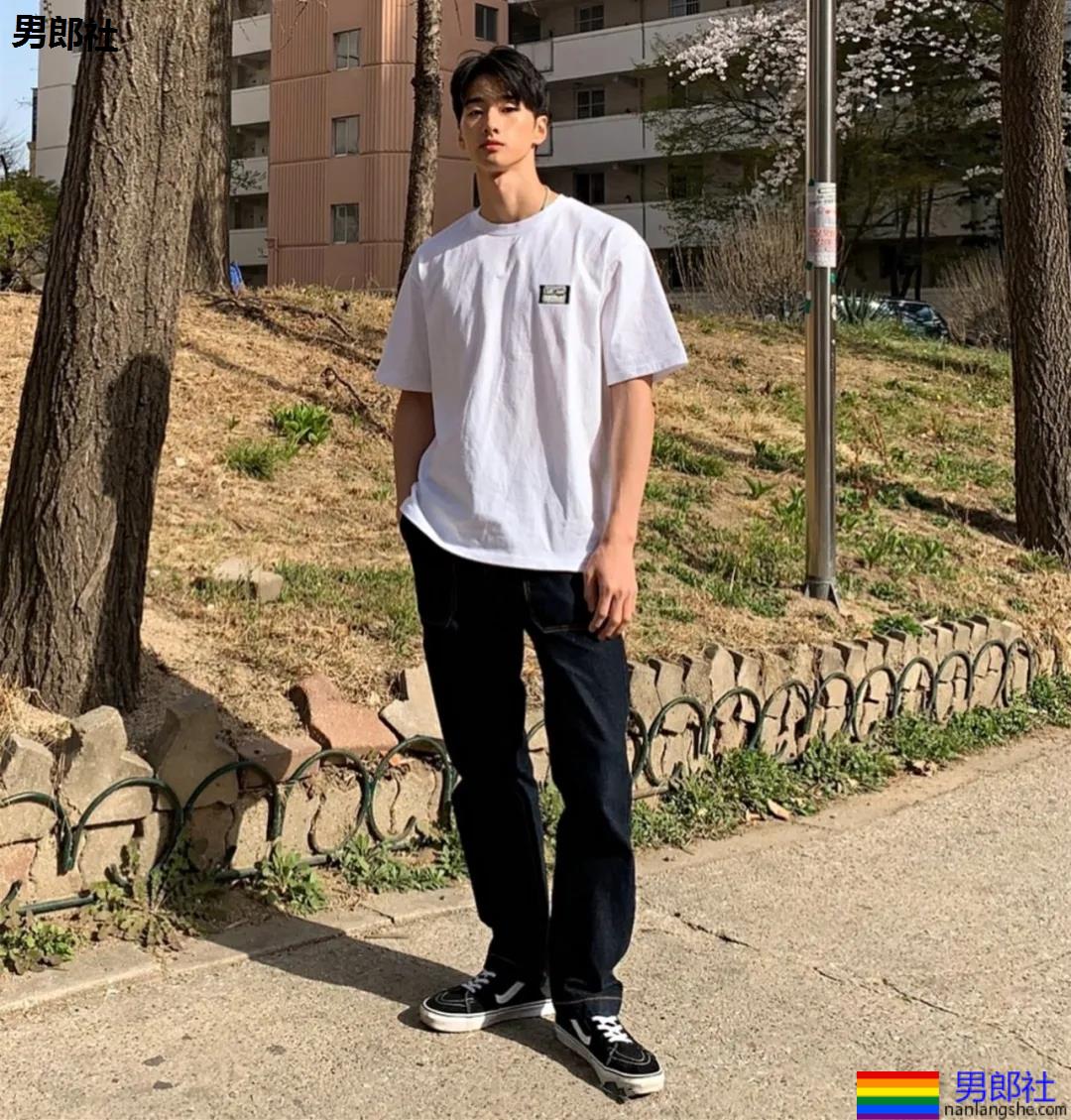 2枚体院男孩，你选谁？ - 51虹马