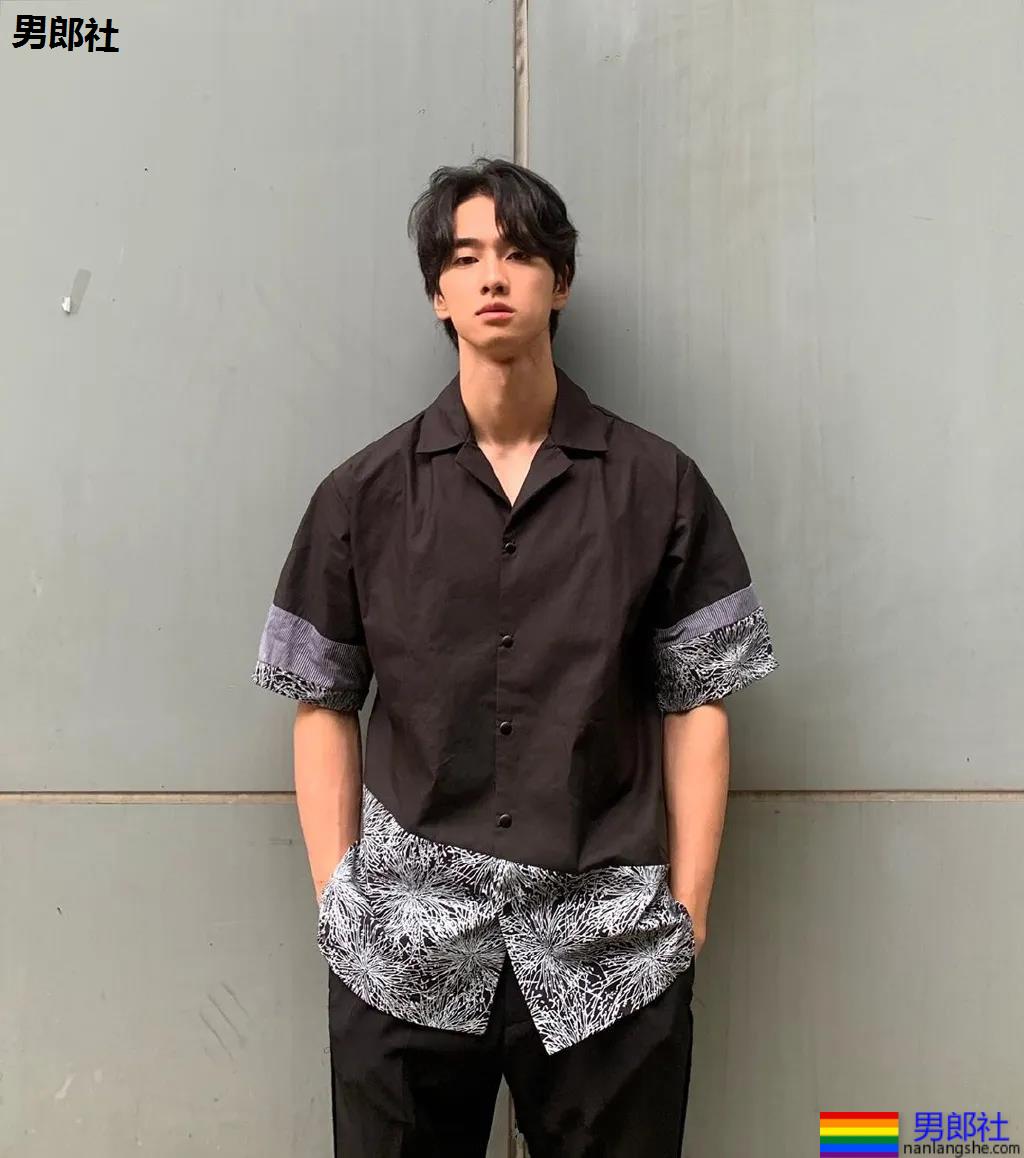 2枚体院男孩，你选谁？ - 51虹马